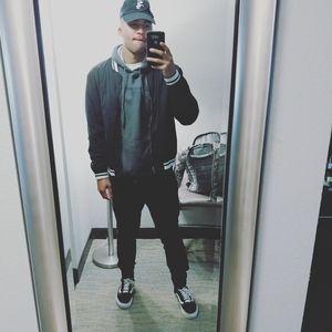 Meet your Posher, Devin